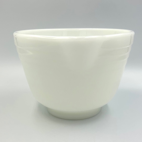 Pyrex Hamilton Beach White Milk Glass Vintage Ribbed Mixing Bowl #25 w/ Spout - Picture 3 of 9